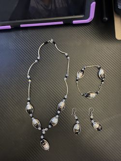 Women necklace,earrings and blacket