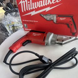 Milwaukee 6.8 Amp 18-Gauge Shear