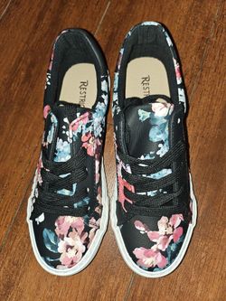 Women's shoes size 6