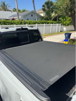 Revolver x4s Tonneau Truck Bed Liner Cover Lid Ford F150 5'7" Bed Barely Used