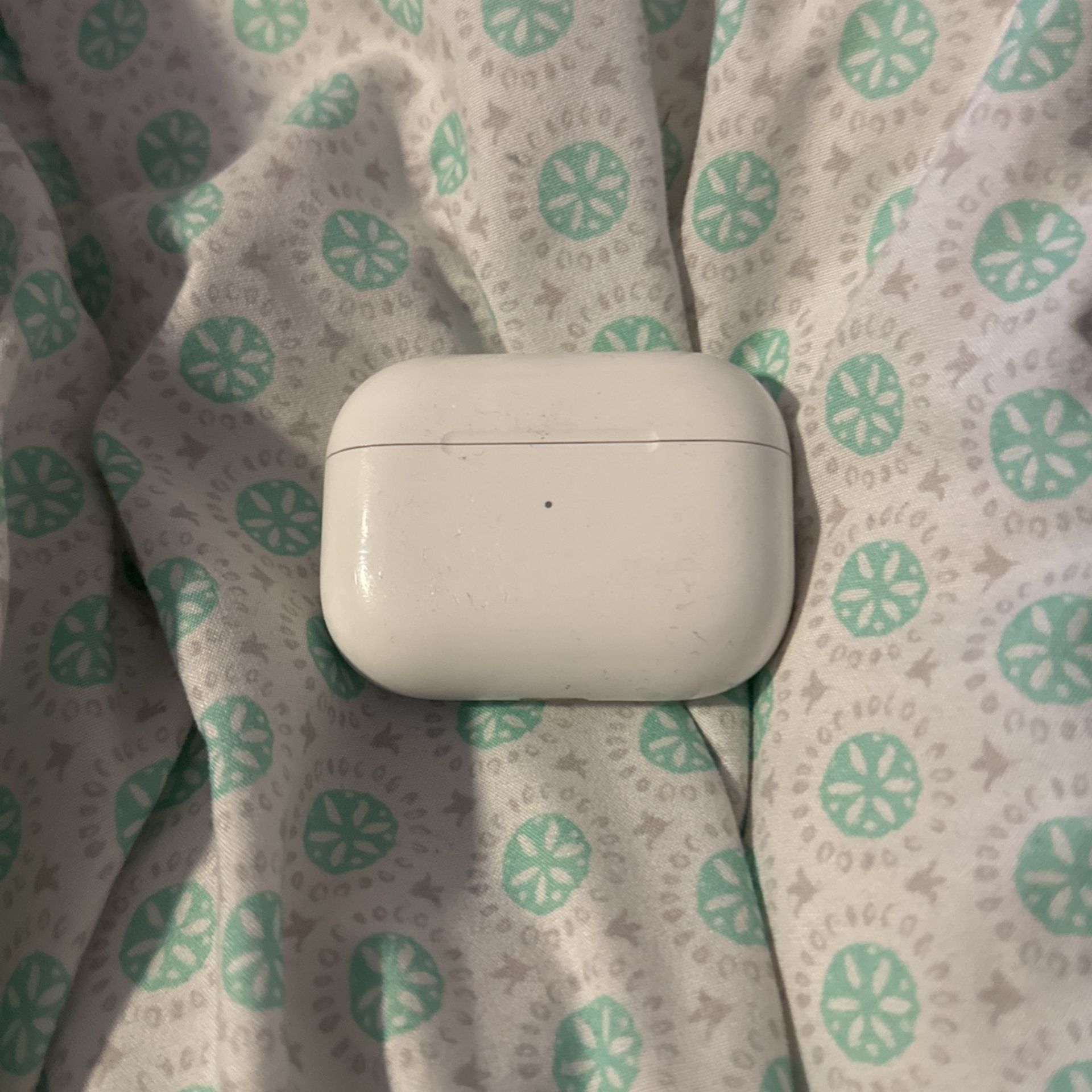 AirPod Pro Case With 1 AirPod 