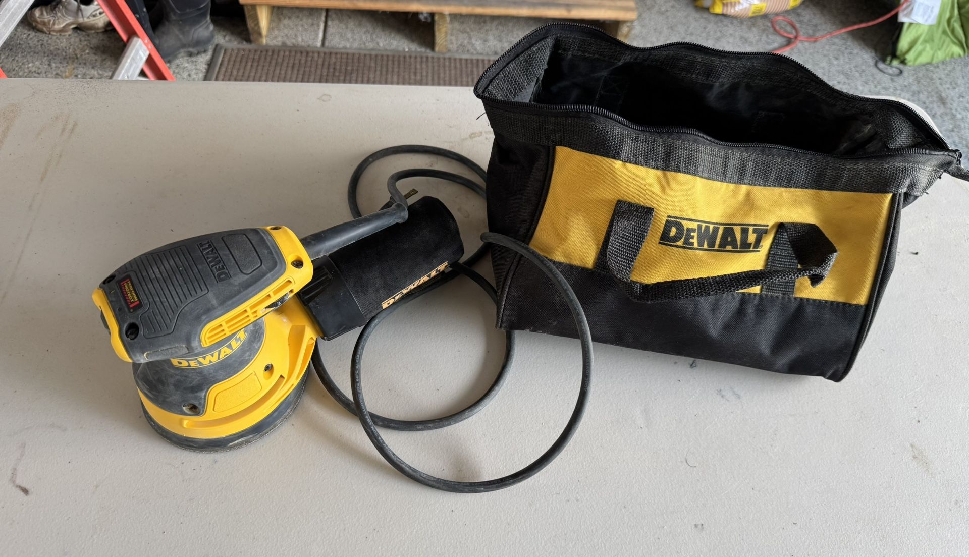 Dewalt DWE6423 Corded Random Orbit Palm Sander