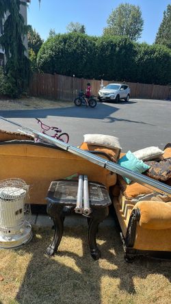 Free items come help your self  fist come