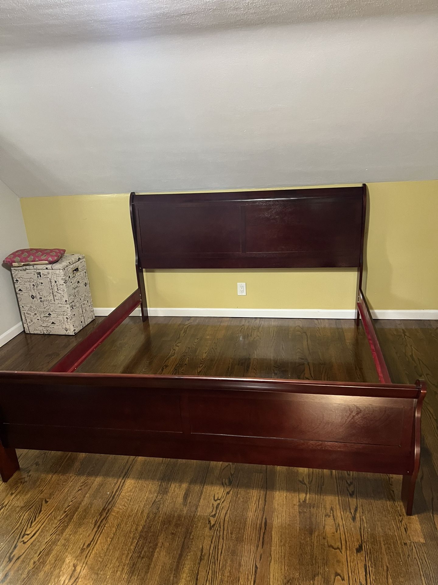 King size Bed Luis Philip Design 
