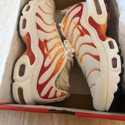 NEW - Nike Air Max Plus 1 GS Big Kid 5Y 