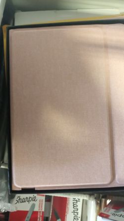 Wireless iPad keyboard case