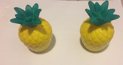 2 Pineapple Cups