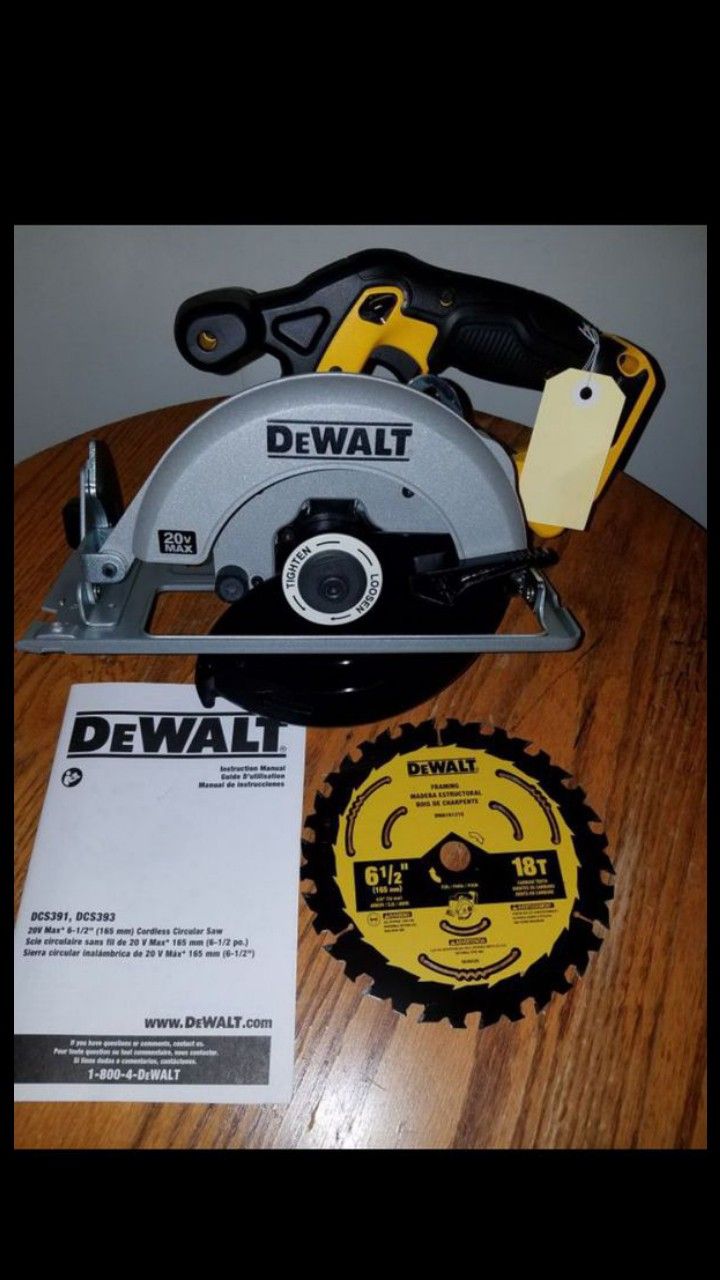 New dewalt 20v MAX circular saw with blade