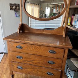Antique Style Dresser With Vanity Mirror. 
