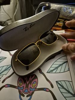 RAY-BAN GOLD ON BLACK GLASS VERY NEW