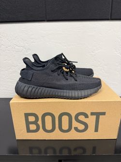 Yeezy 350 V2 Onyx Size 6.5 M