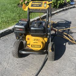 Commercial Grade Dewalt 208cc 3400 PSI 2.5 GPM Pressure Washer On Quick Connects