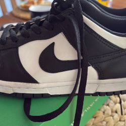 Nike Dunk Low Sneakers Girls Black/White 5.5 Y 