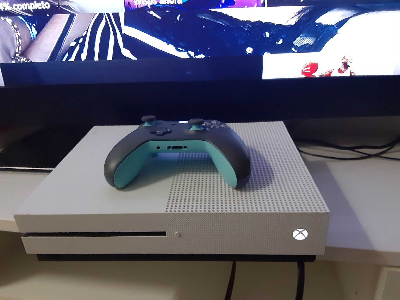 Xbox one s 500gb (good conditions )
