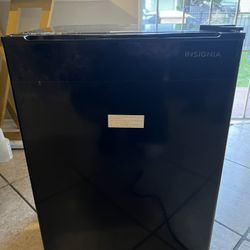 insignia mini fridge