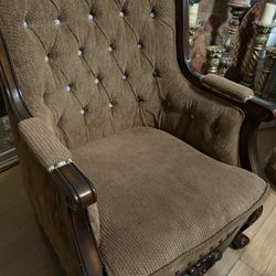 High End Chair Asking $250 See Photos Read Description. 