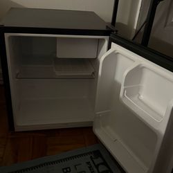 Compact Mini Fridge - Excellent Condition (Works Perfectly)