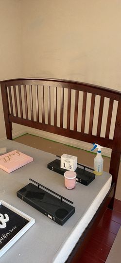 Queen bed frame /w box spring