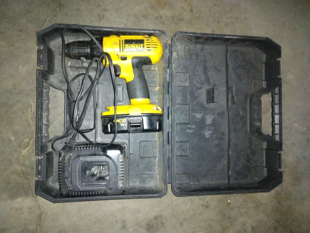 18 V Dewalt Drill for Sale in Port Orchard, WA OfferUp