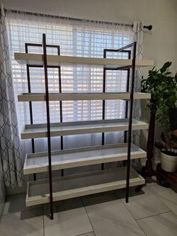 Like New Plant Stand