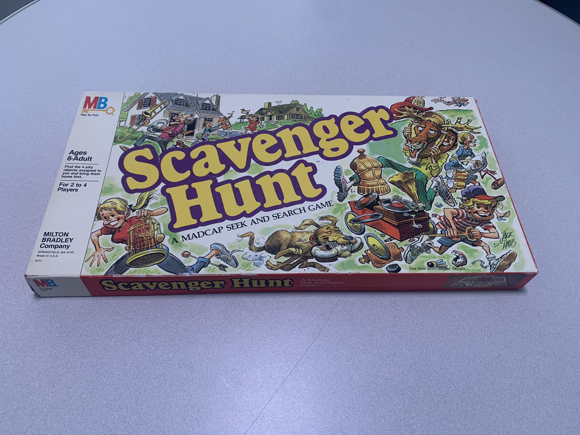 Vintage Milton Bradley Board Game 1983 Scavenger Hunt 