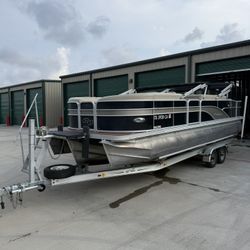 2012 Manitou Tritoon 