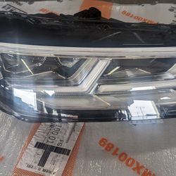 Audi Q5 Headlight Assembly 