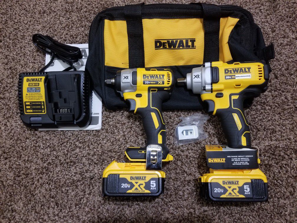 Dewalt 20-Volt Max XR 3/8in and 1/2in Impact Wrench Combo Kit