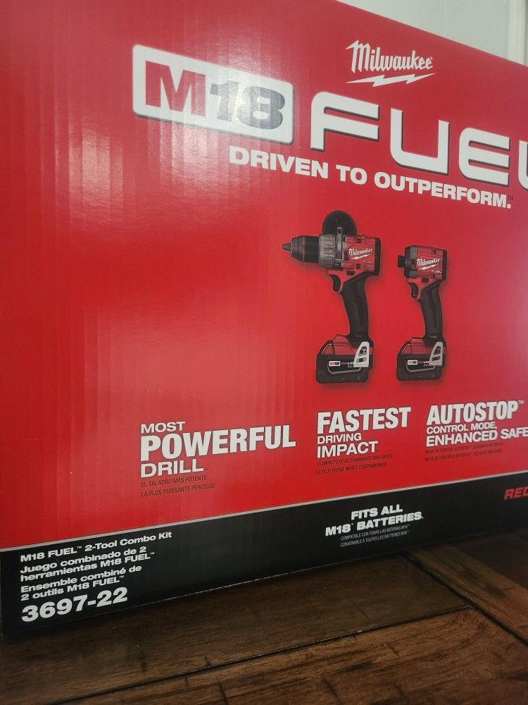 Milwaukee Hammer Drill & Impact Driver Kit