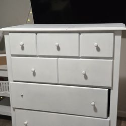 Dresser - FREE