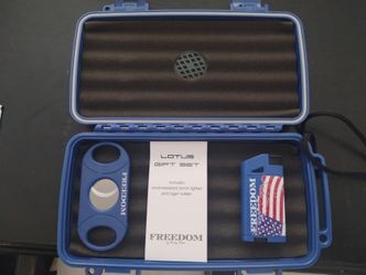 Brand New 5ct Travel Humidor Comes With Cutter & Lighter