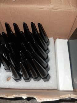 Spike lug nuts