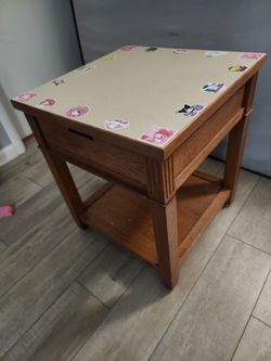 End table / Night stand
