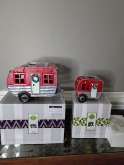 SCENTSY CHRISTMAS CAMPER WARMER & MATCHING PLUG IN BOTH NIB. BUY TOGETHER OR SEPARATELY