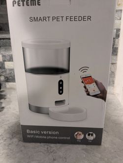 Pet feeder