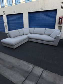 Henredon Larkin House Fabric Sectional with Storage Ottoman