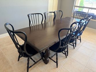 Eight chair dining table set 9’