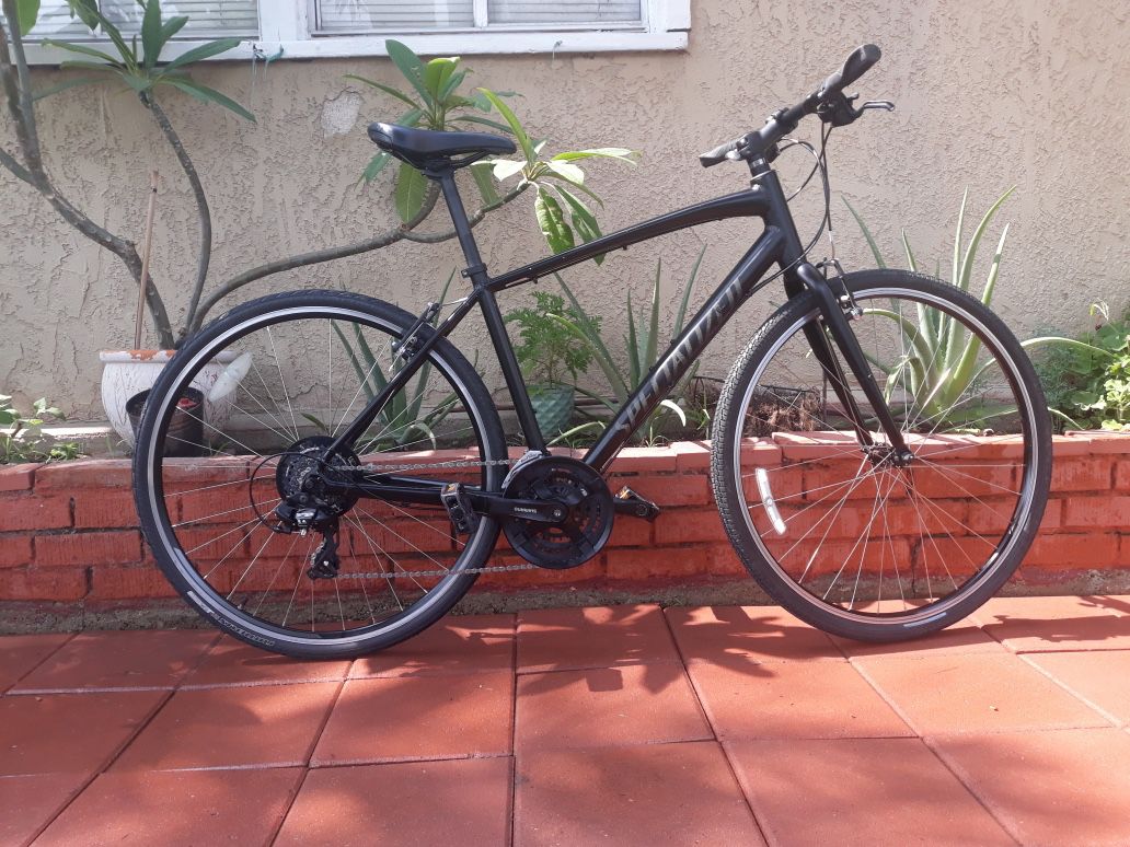 Specialized Sirrus hybrid bicycle size:M Shimano 21 Speed
