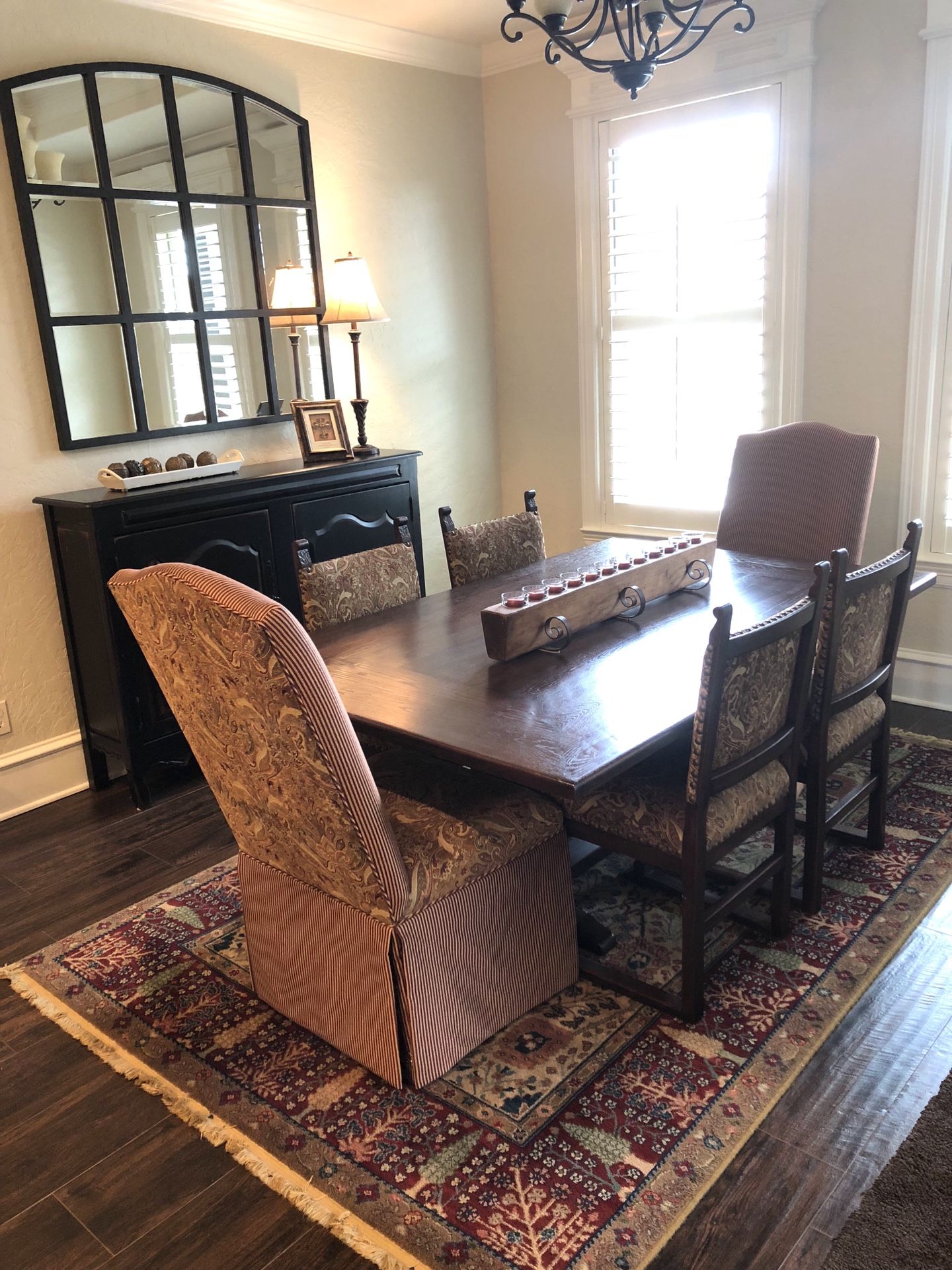 Beautiful Antique Dining Table and 6 chairs