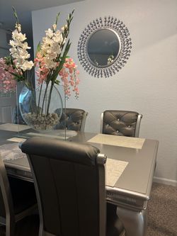 Extendable Dining Room Table and Chairs
