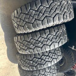 275/65/18 Goodyear vendo un set de llantas usadas excelente condiciones de vida las 4 ✅🤩I am selling a set of used tires, all 4 in excellent living c