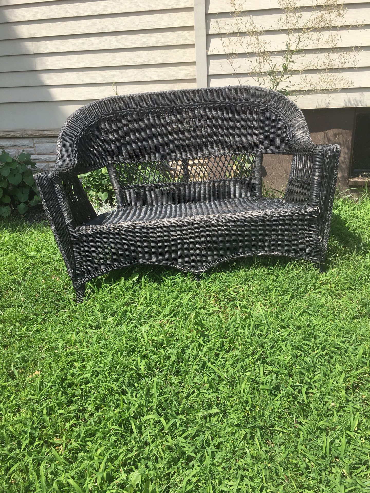 !!! Vintage wicker loveseat (RELISTED)