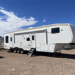 2009 Keystone raptor 5th Wheel