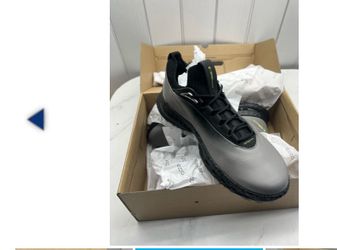 Golfing shoes size 9.5