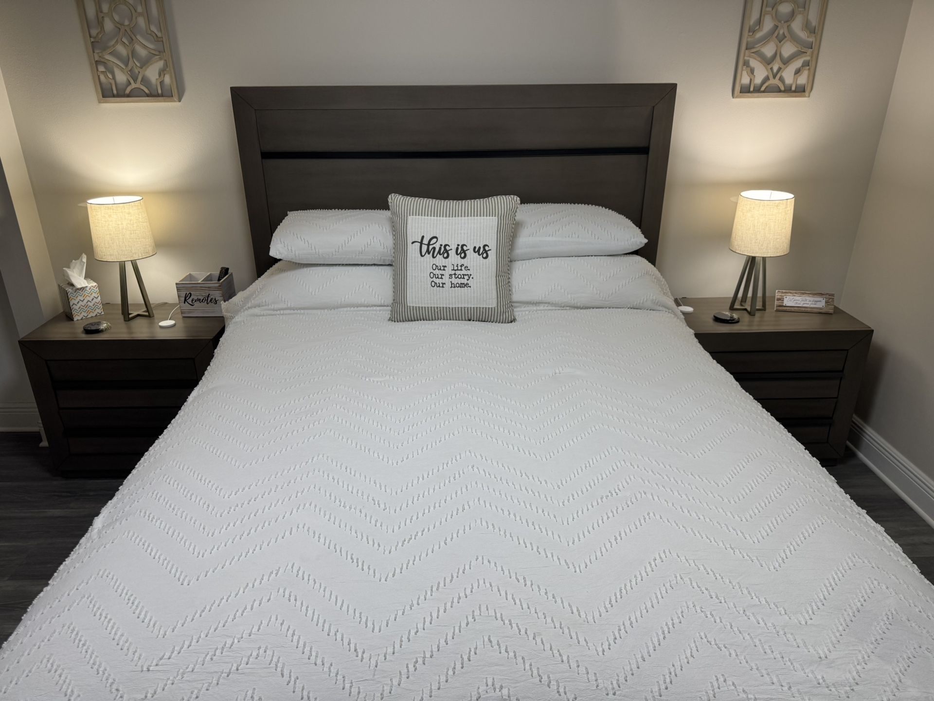 Modern Farmhouse Queen Bed Set w/ Two Nightstands MINT CONDITION 