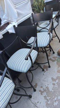 Sillas de barra $70