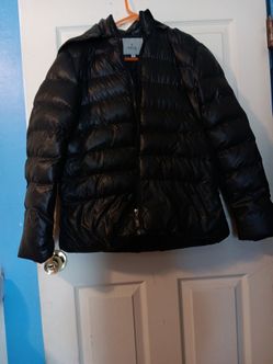 Lindisima chamarra es  nueva nunca usada  taya XL pero queda como M  muy comoda para el frio  sele quita la gorra