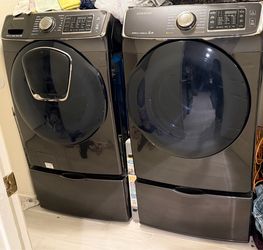 Samsung front loading washer and dryer set w/pedestals
