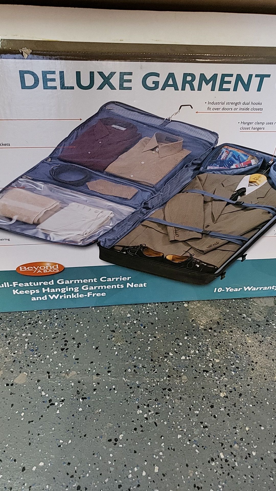 Garment carrier