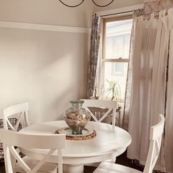 White Round Pedestal Table Set 